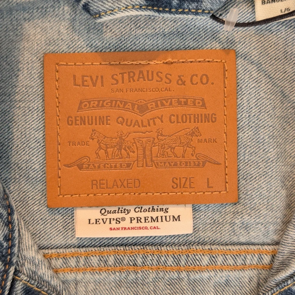 Levi's Washed Blue Denim Trucker Jacket - Picture 9 of 12